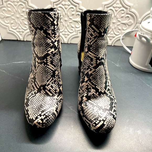 Anne Klein Shoes - Anne Klein faux snake print ankle boot size 9